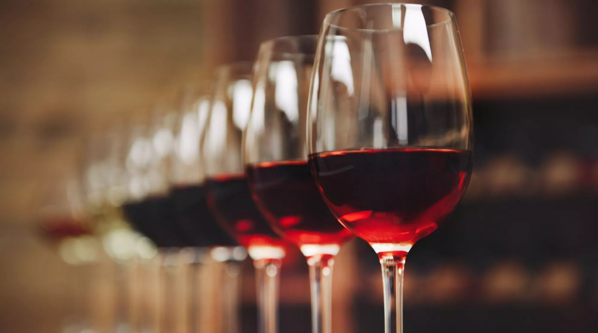 Copas de vino en una imagen de archivo / CANVA 