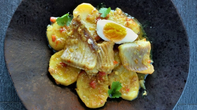 Burrida de rajada. Receta tradicional ibicenca. Receta de Inés Butrón. Foto de Antonio Ron 