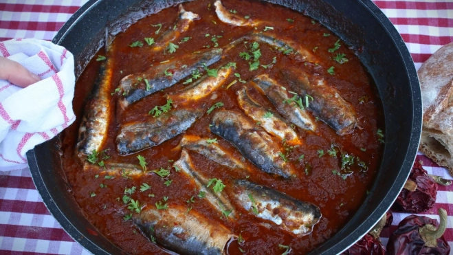 Esmarris de boquerones y sardinas.Receta de los pescadores de Cambrils, Tarragona. Receta de Inés Butrón. Foto Antonio Ron