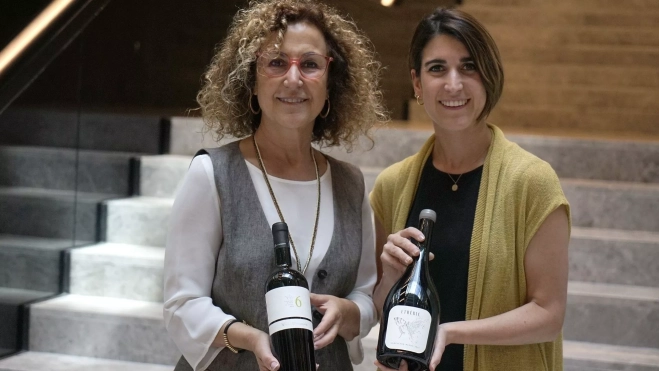 Carme y Carlota de Vinyes d'Olivardots. El paisaje ampurdanés en la botella / Yolanda Cardo Carme y Carlota de Vinyes d'Olivardots. El paisaje ampurdanés en la botella / Yolanda Cardo