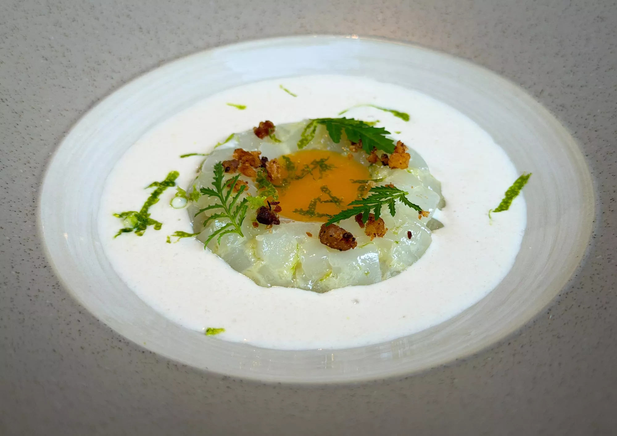 Tartar de calamar de Osteria Condal / Iker Morán 