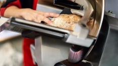 Cómo elegir una máquina de corte industrial para alimentos de alto volumen