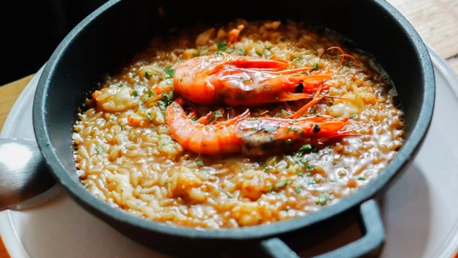 Arroz con gamba roja en Embat / Cedida Arroz con gamba roja en Embat / Cedida