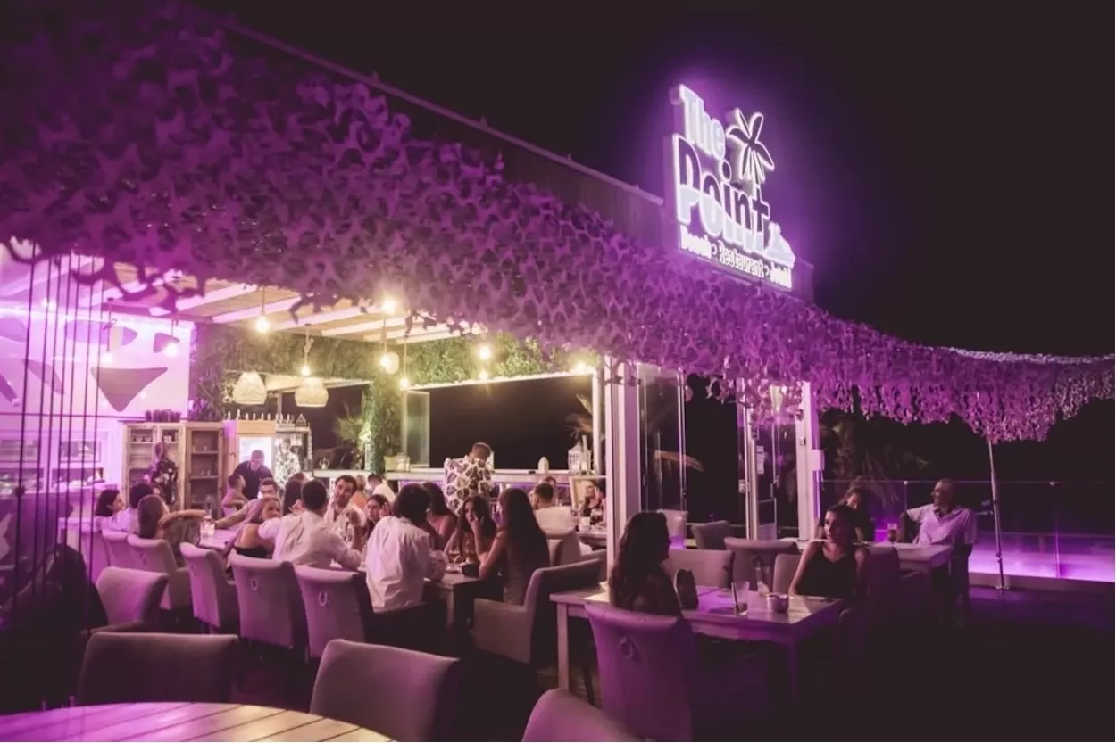 Cena en The Point