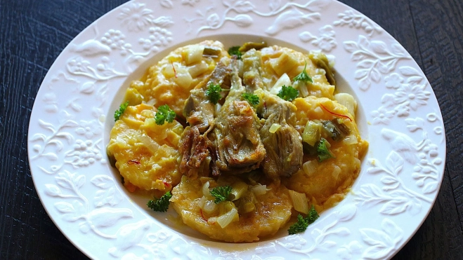 Patatas a la importancia con ajos tiernos y alcachofas, una receta de Inés Butrón / Antonio Ron Patatas a la importancia con ajos tiernos y alcachofas, una receta de Inés Butrón / Antonio Ron