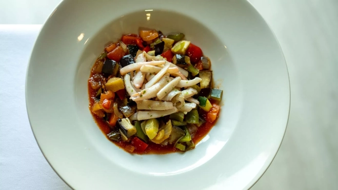 Plato del restaurante Cal Mingo para la campaña 'La Samfaina al Baix Llobregat' / Cedida Plato del restaurante Cal Mingo para la campaña 'La Samfaina al Baix Llobregat' / Cedida