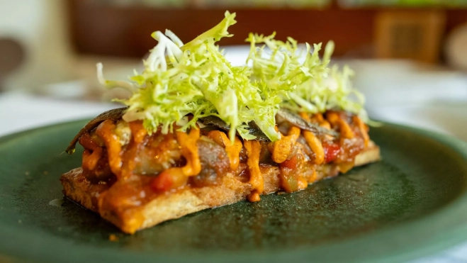 Plato del restaurante Amaranto para la campaña 'La Samfaina al Baix Llobregat' / Cedida Plato del restaurante Amaranto para la campaña 'La Samfaina al Baix Llobregat' / Cedida