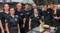 Bar Iberia (Barcelona): el 'bar de toda la vida' resiste con guisos y 'esmorzars de forquilla'
