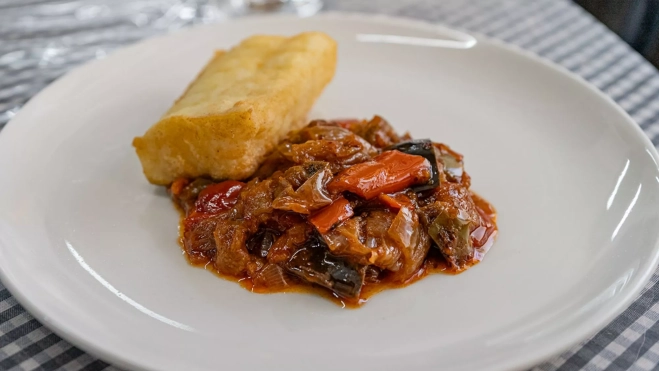 El bacalao con samfaina del Bar Iberia (Barcelona) / Txaber Allué