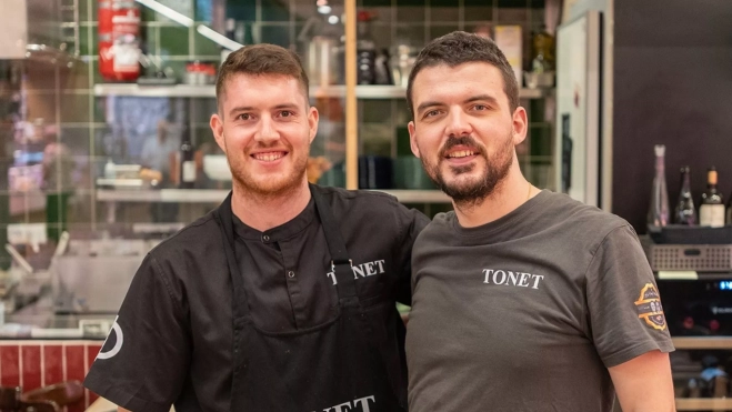 Ton y Xavier de Tonet del Mercat en el Mercat del Ninot (Barcelona) / Txaber Allué Ton y Xavier de Tonet del Mercat en el Mercat del Ninot (Barcelona) / Txaber Allué