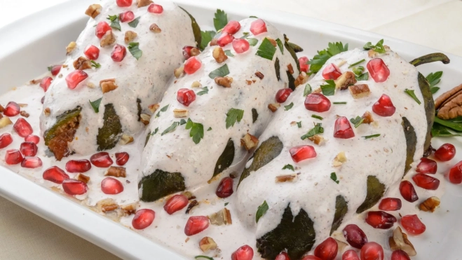 Plato de chile en nogada / Canva Plato de chile en nogada / Canva