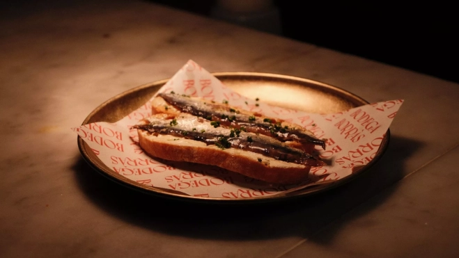 La Lolita, pan mantequilla y anchoa en Bodega Borràs (Barcelona) / Cedida