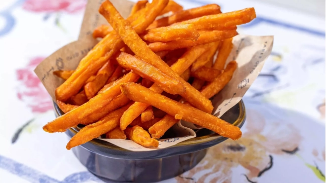 Bastones de boniato fritos en freidora de aire / Canva Bastones de boniato fritos en freidora de aire / Canva
