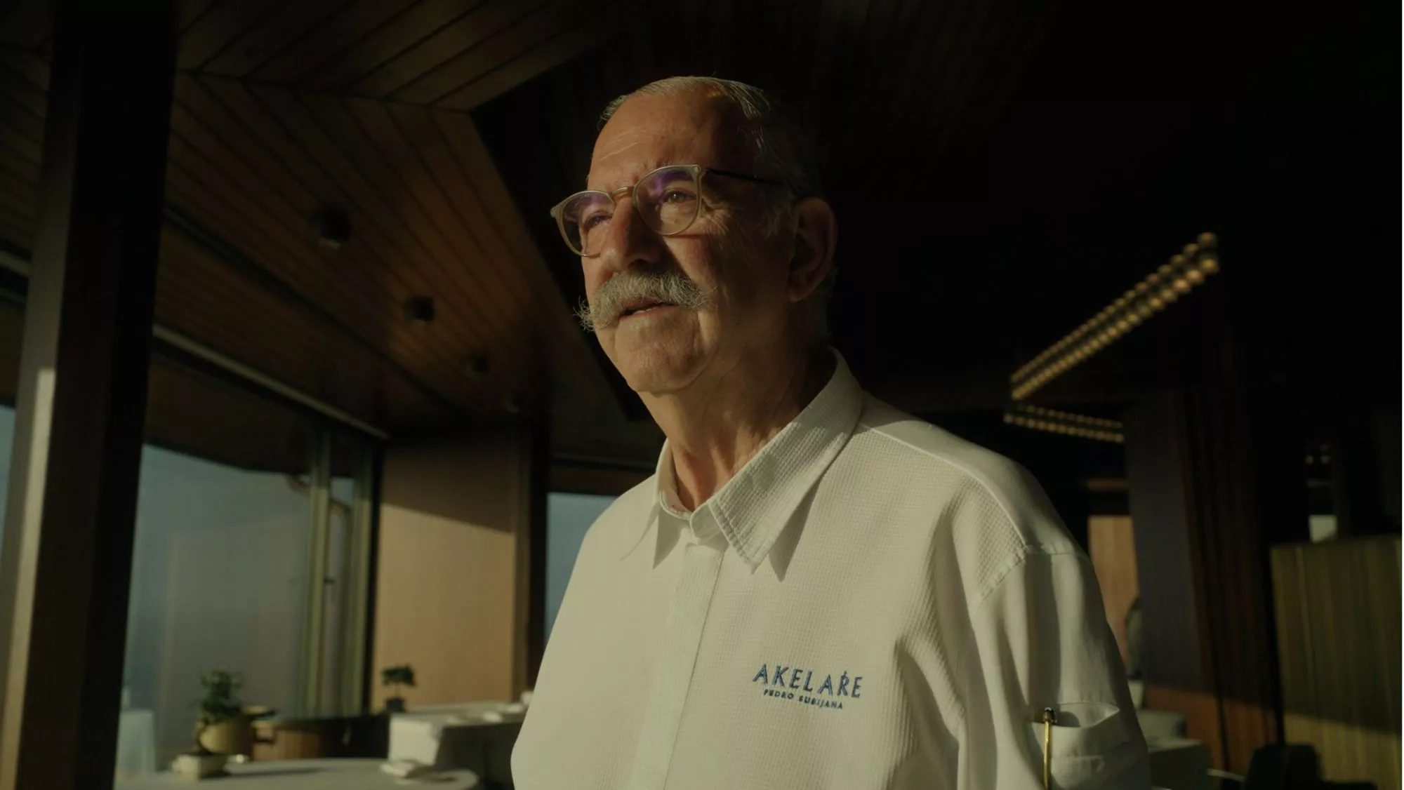 Pedro Subijana en el restaurante Akelarre, fotograma del documental 'Subijana, más allá de un bigote' / Cedida