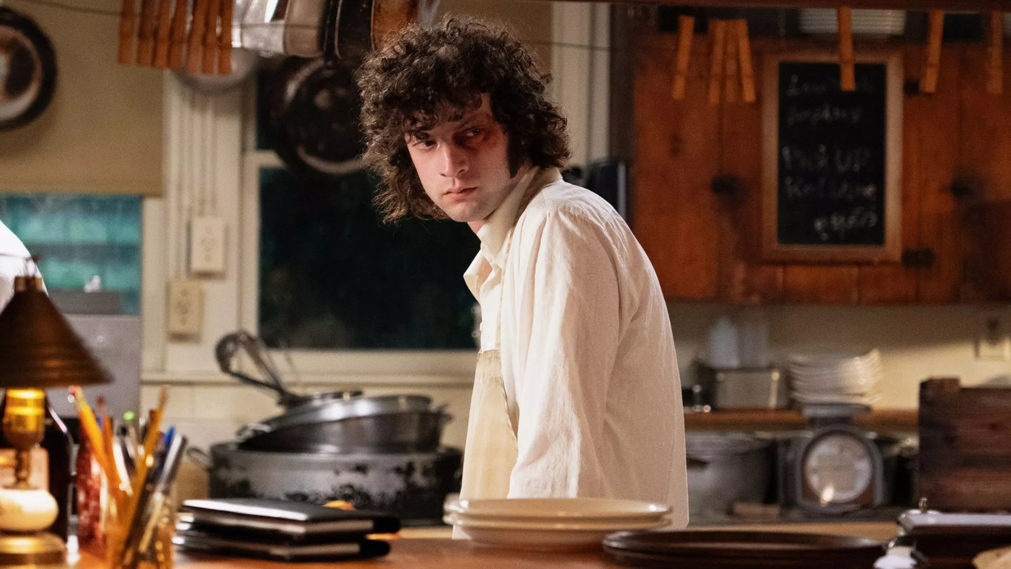 Dominic Sessa interpreta a Anthony Bourdain en la película 'Tony', estrenada en Prime Video / Cedida 