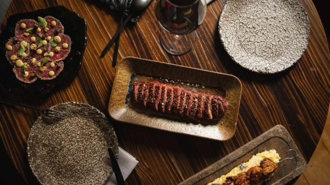 Carnes y brasas del mundo en el restaurante Darvaza (Barcelona) / Cedida Carnes y brasas del mundo en el restaurante Darvaza (Barcelona) / Cedida