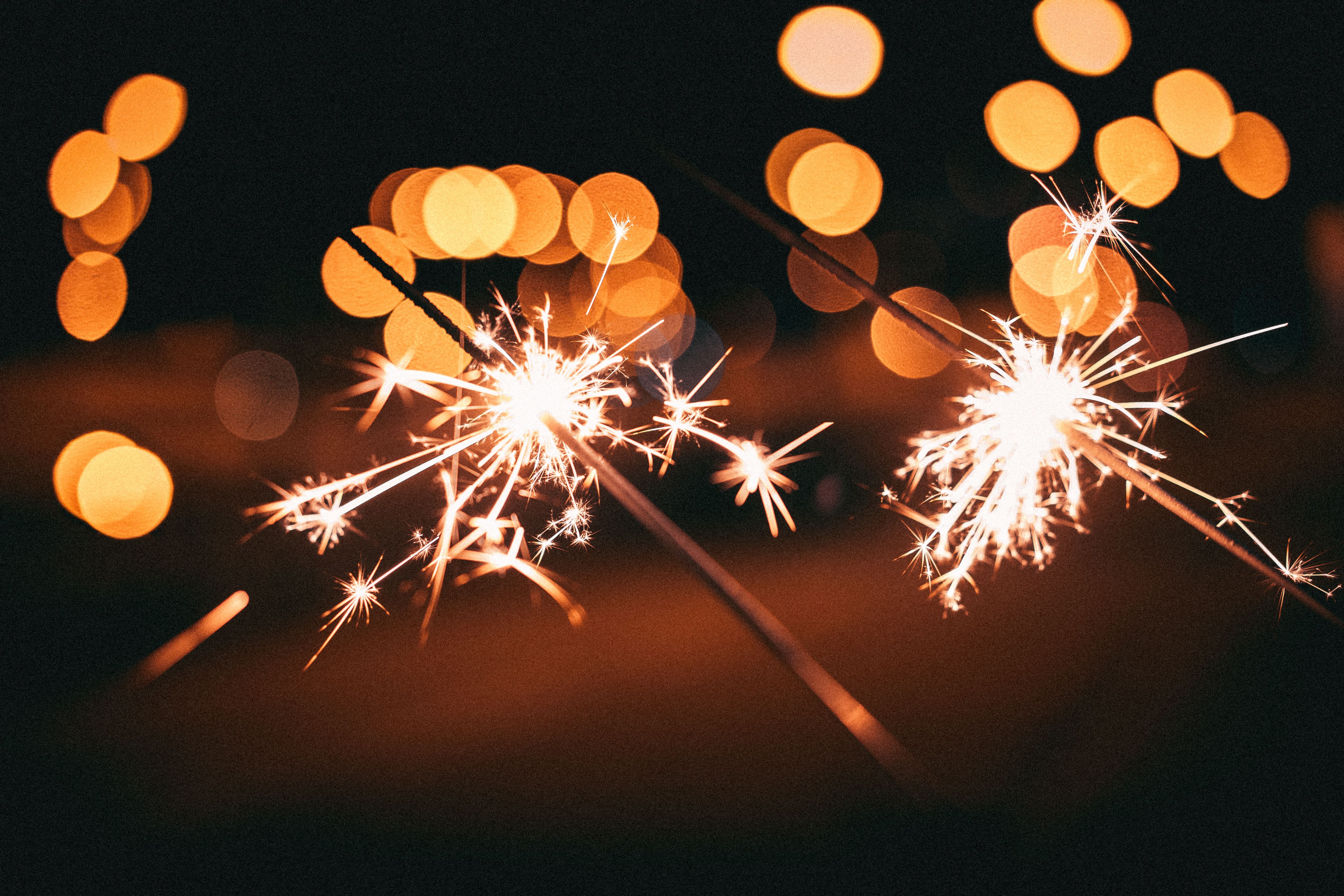 sparklers-happy-new-year-party-picjumbo-com