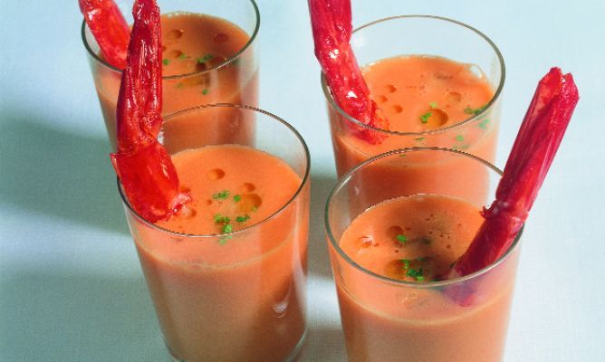 gazpacho-de-sandia-con-gambas-maceradas-fritas-y-pan-crujiente-668x400x80xX